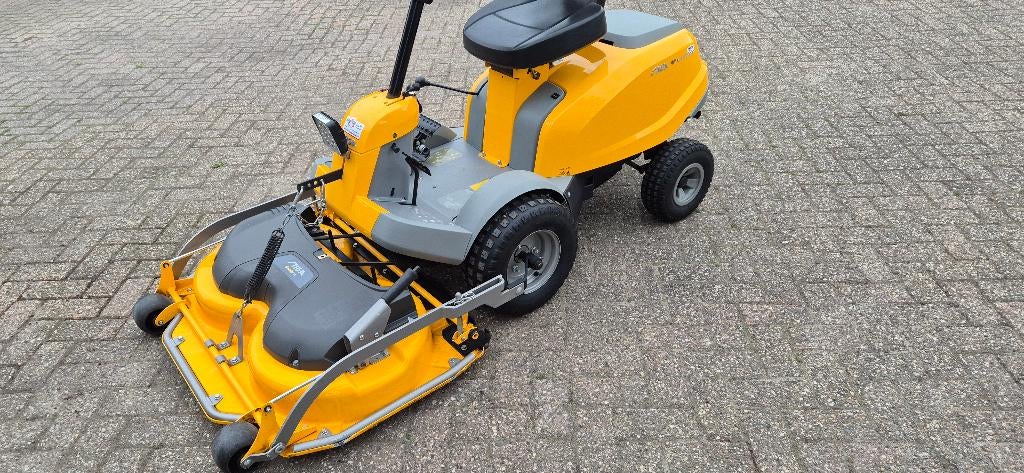 Stiga villa 13 hst zitmaaier, Tuin en Terras, Zitmaaiers, Ophalen, Stiga, Zo goed als nieuw, Mulchfunctie