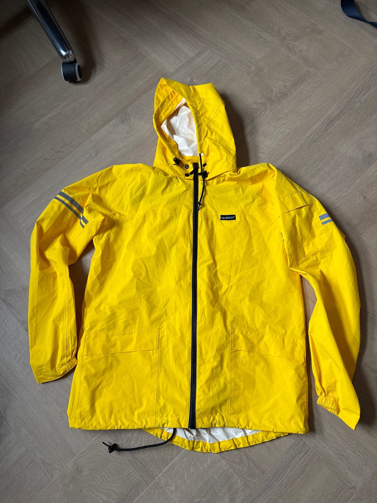 Nieuw! Gele Agu Sport regenjas - Maat S, Ophalen of Verzenden, Nieuw, Kleding