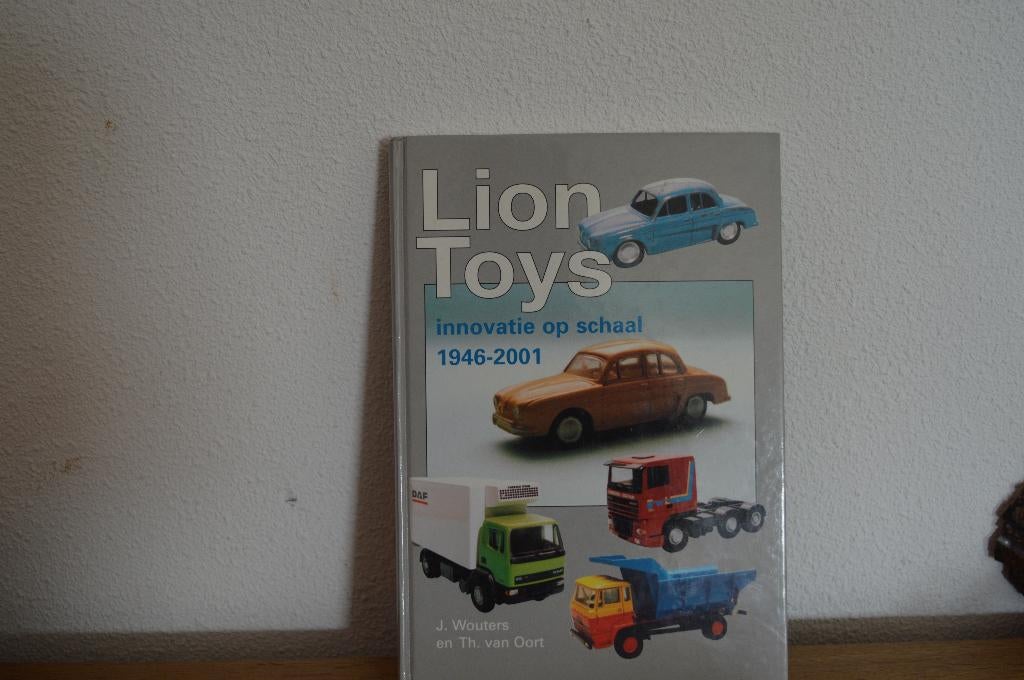 lion car/toys boek, Ophalen of Verzenden, Zo goed als nieuw, Auto, Lion Toys