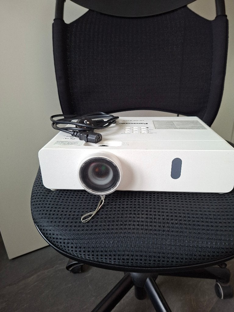 beamer Panasonic PT VW350 WXGA, Panasonic, LED, Ophalen of Verzenden, Zo goed als nieuw