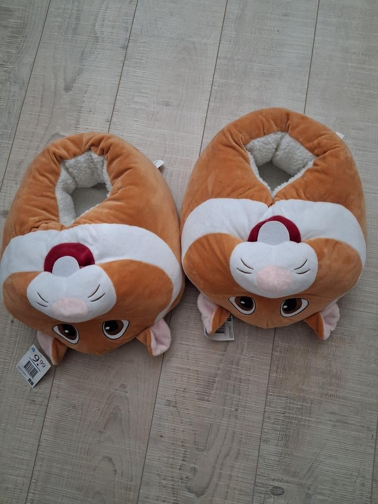 AH Hamster sloffen - Nieuw met kaartjes, AH, Ophalen of Verzenden, Nieuw, Bruin