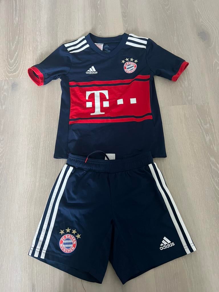 FC Bayern Muchen  trainingspak maat 128, Kinderen en Baby's, Kinderkleding | Maat 128, Ophalen of Verzenden, Zo goed als nieuw