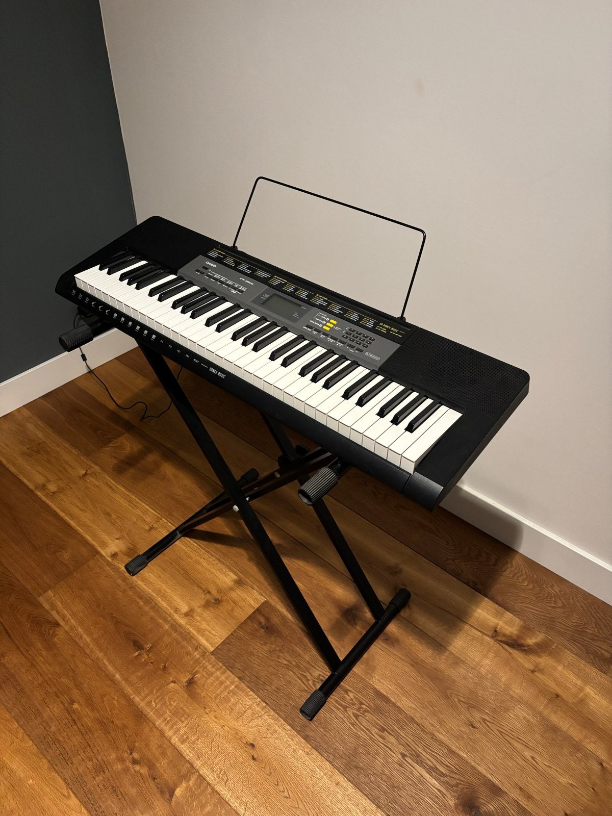 Casio CTK-2500 Keyboard met standaard, Muziek en Instrumenten, Keyboards, Casio, 61 toetsen, Ophalen of Verzenden, Zo goed als nieuw