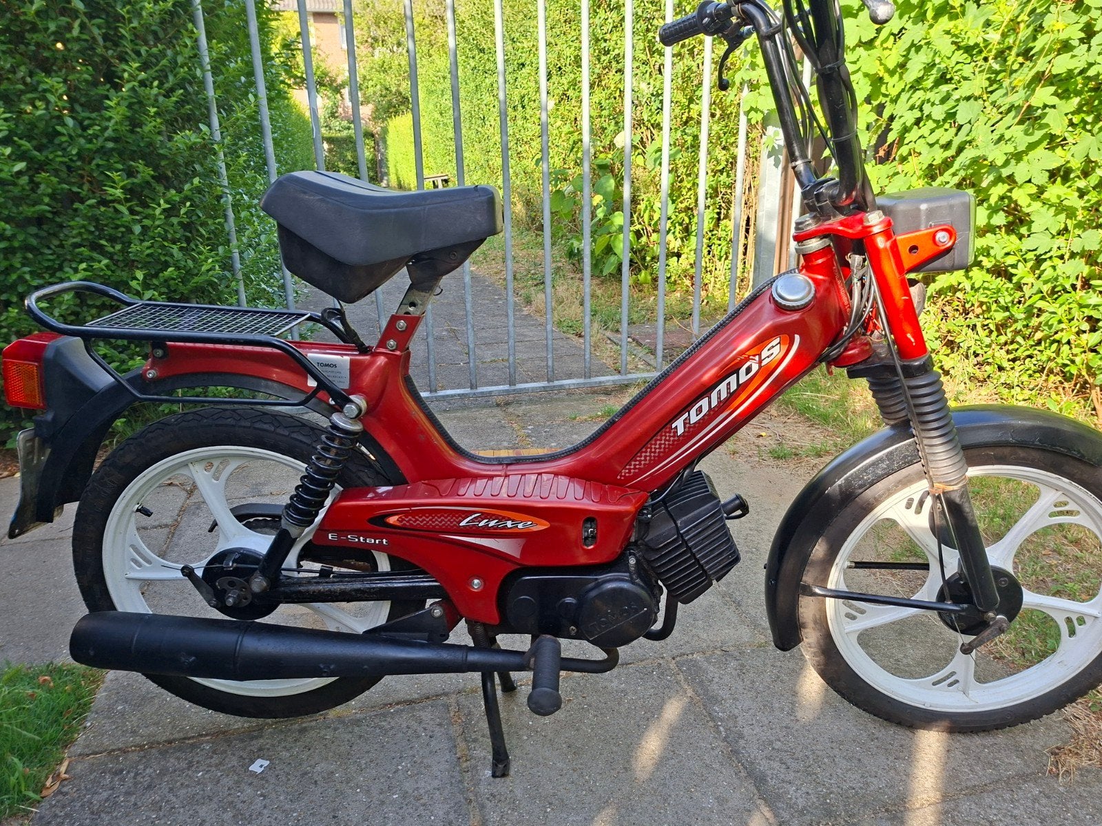 Te koop n mooie tomos de luxe e-start prijs 675, Fietsen en Brommers, Brommers | Tomos, Ophalen of Verzenden, Gebruikt, Quadro