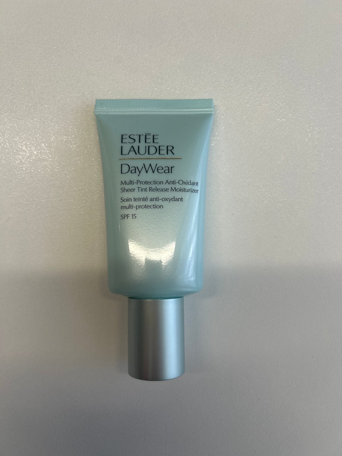 Estée Lauder DayWear Getinte Dagcrème SPF15 - 50 ml, Sieraden, Tassen en Uiterlijk, Uiterlijk | Gezichtsverzorging, Ophalen of Verzenden