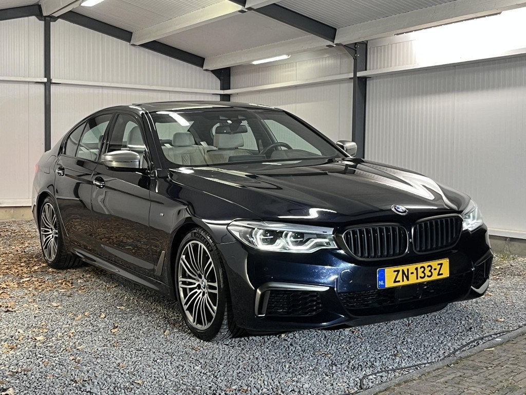 BMW 5-serie M550i xDrive High Exe 2017 VOLL OPTIES*NP €153, Automaat, Gebruikt, 4395 cc, Zwart