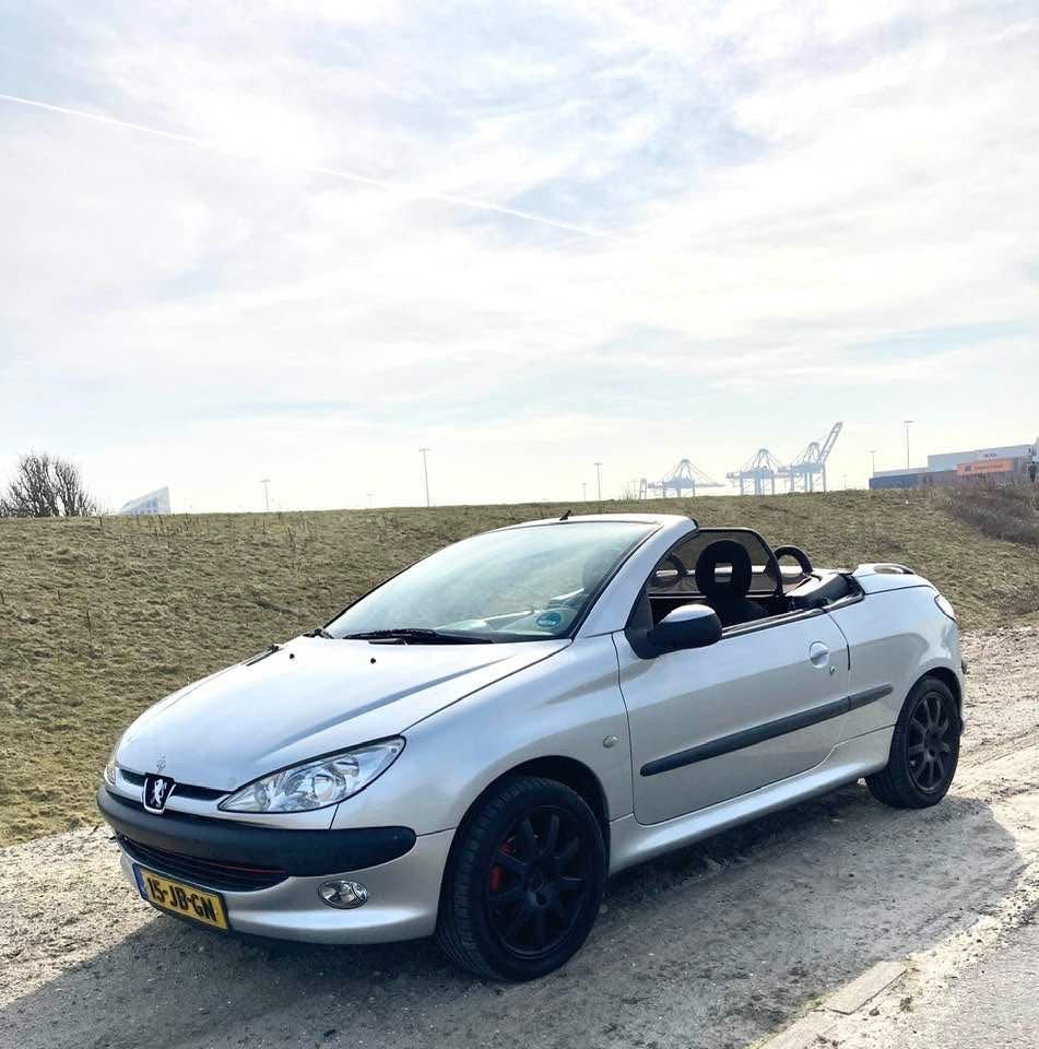 Peugeot 206 1.6 16V CC 2002 Grijs, Voorwielaandrijving, 4 cilinders, Cabriolet, 4 stoelen