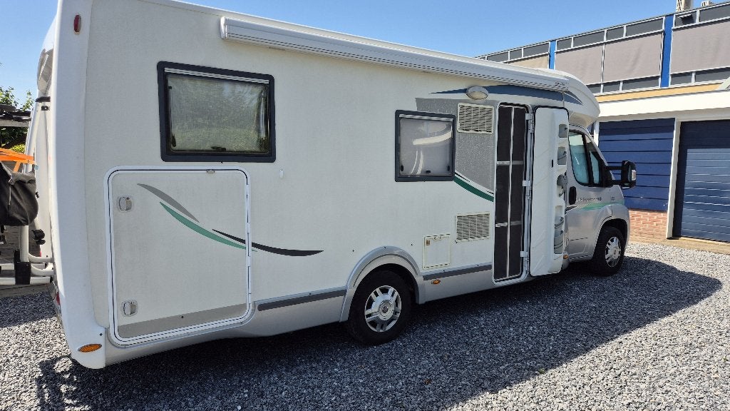 Chausson 2011 Grijs, Voorwielaandrijving, Stof, 750 kg, 4 stoelen