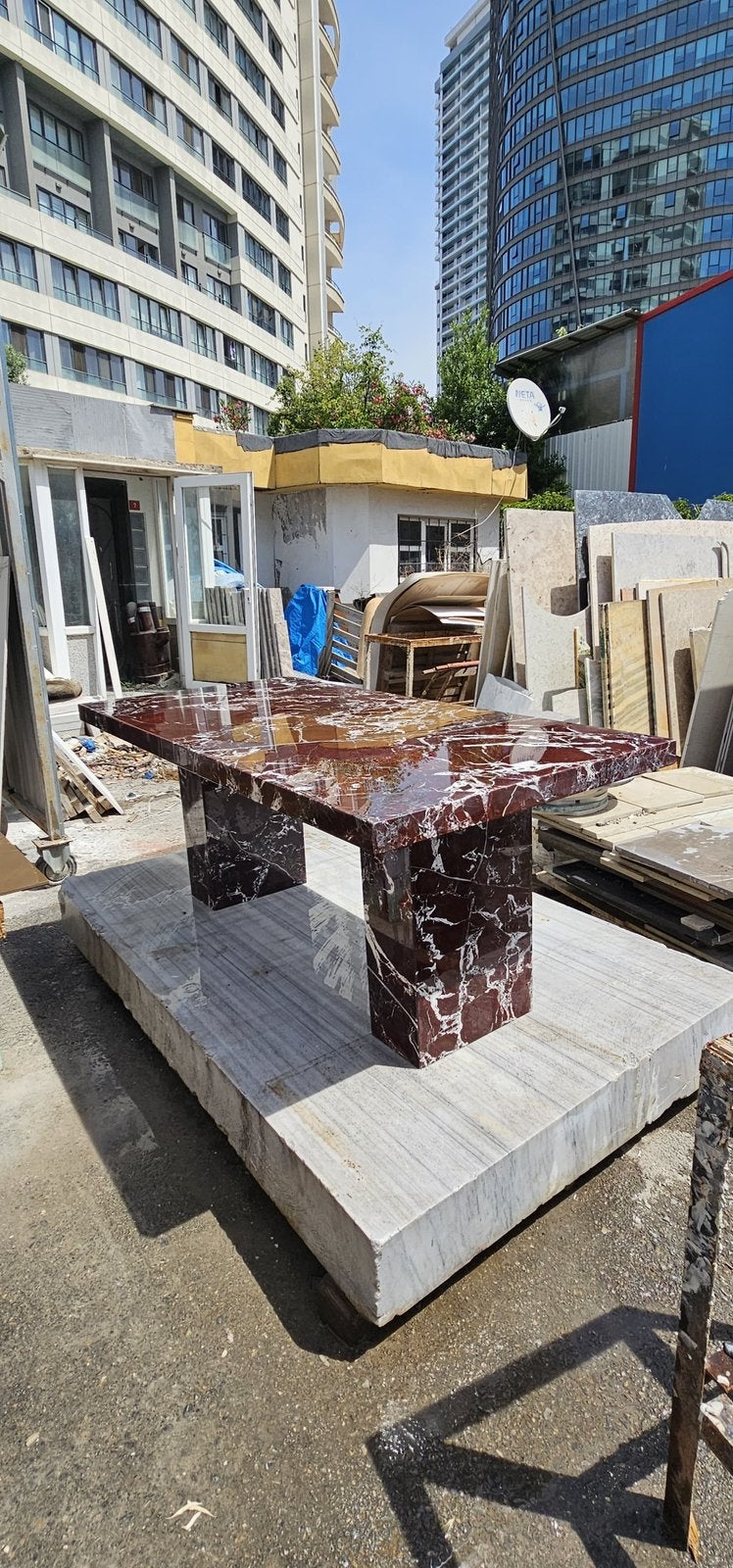 Rosso Levanto marmer dinner table, Huis en Inrichting, Overige materialen, Nieuw, Vijf personen of meer, 150 tot 200 cm