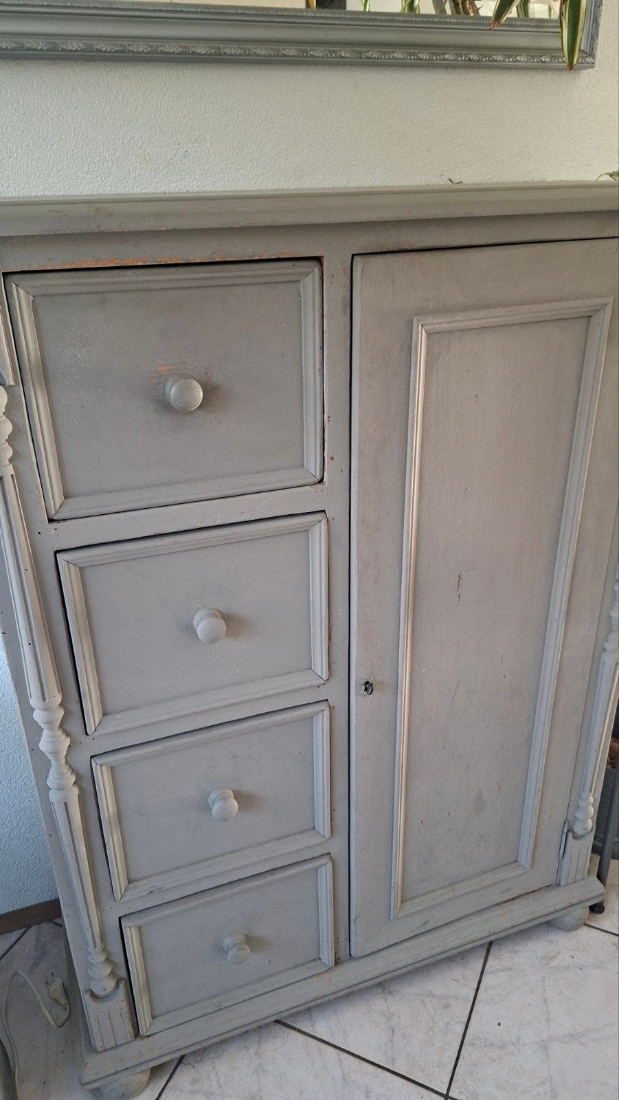Meidenkast in taupe van Annie Sloan, Ophalen