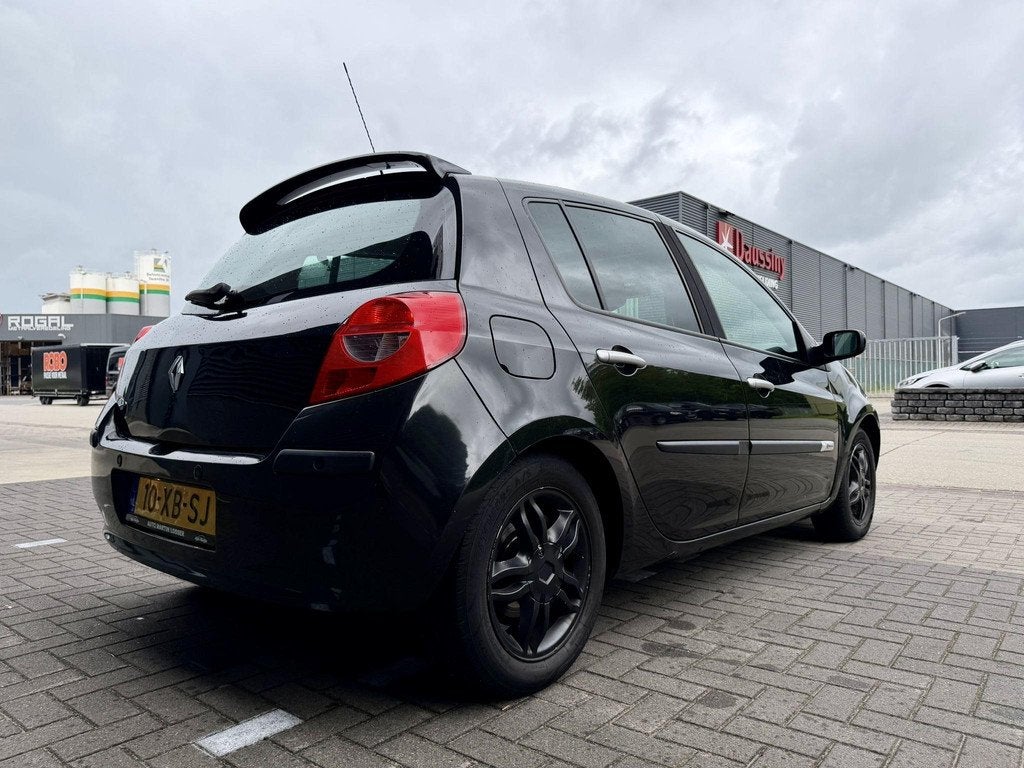 Renault Clio 1.4-16V Rip Curl *PANORAMADAK*AIRCO*100PK, Voorwielaandrijving, Gebruikt, 4 cilinders, Zwart