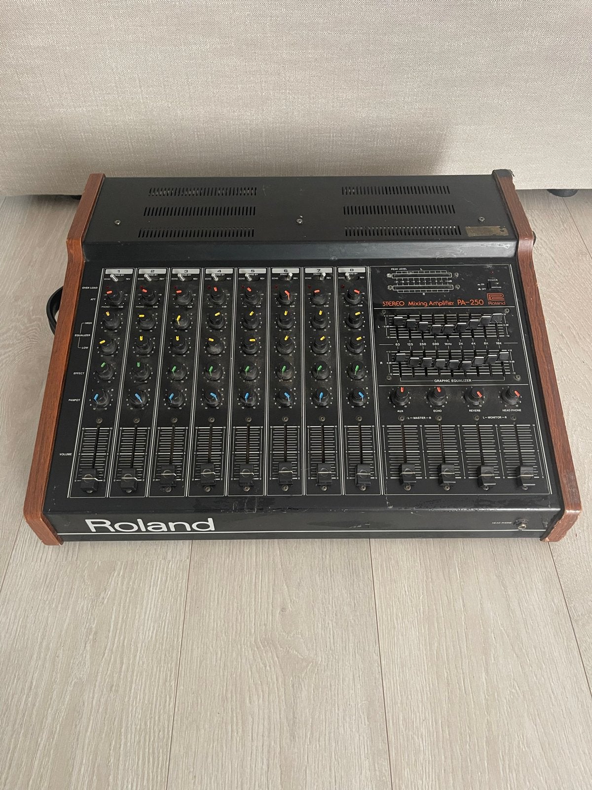 Roland PA-250 Stereo Mengversterker met top spring reverb, Muziek en Instrumenten, Mengpanelen, Ophalen, Gebruikt, 5 tot 10 kanalen