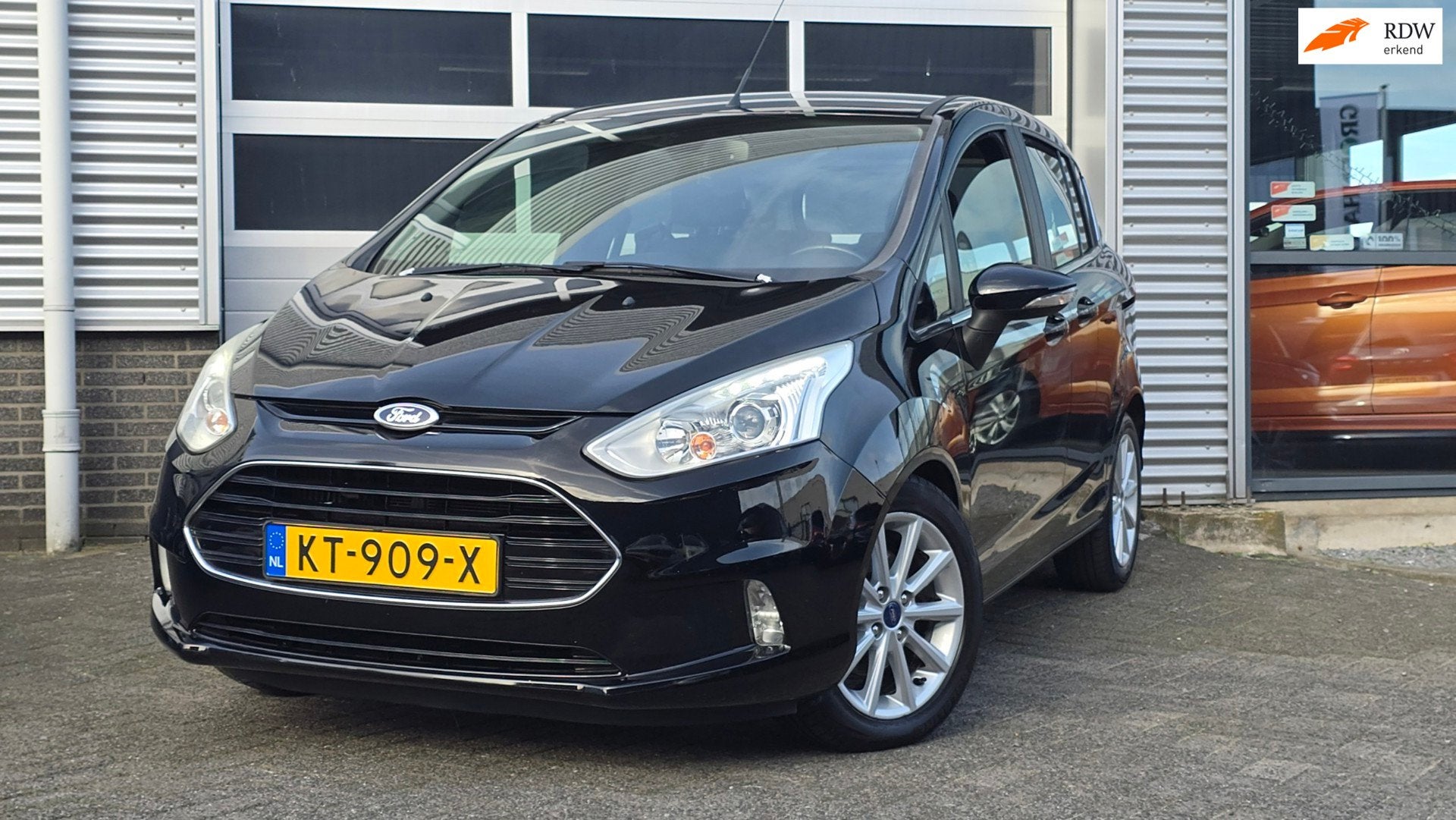 Ford B-Max 1.0 EcoBoost Titanium Nieuwe Distributie, Voorwielaandrijving, 125 pk, Gebruikt, Zwart