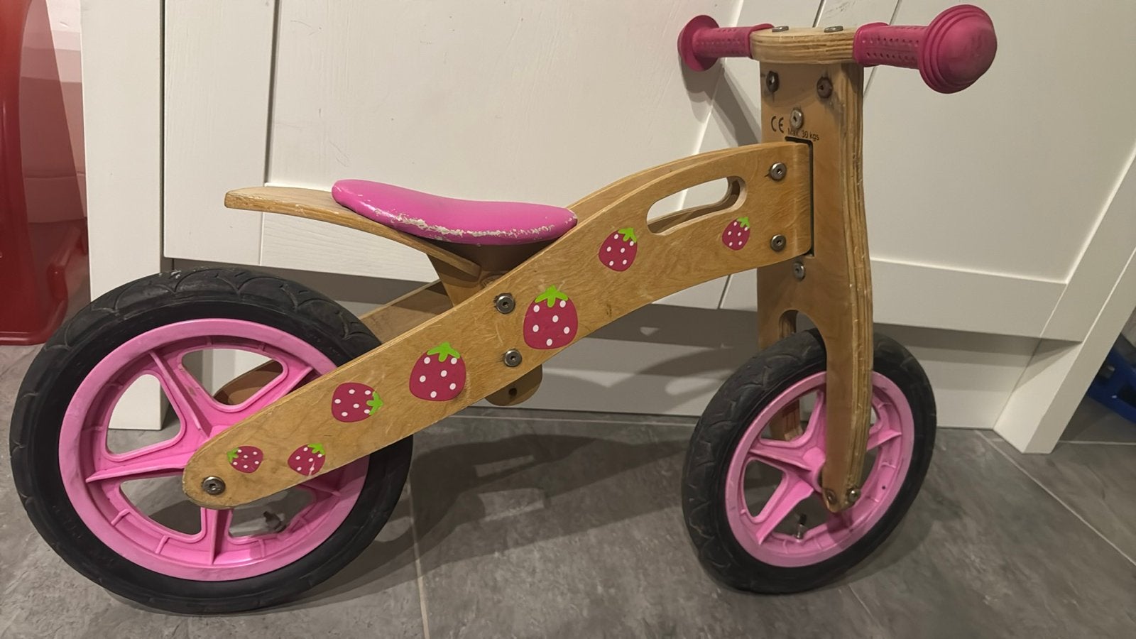 Houten loopfiets met aardbeienprint - Roze, Ophalen, Gebruikt, Loopfiets