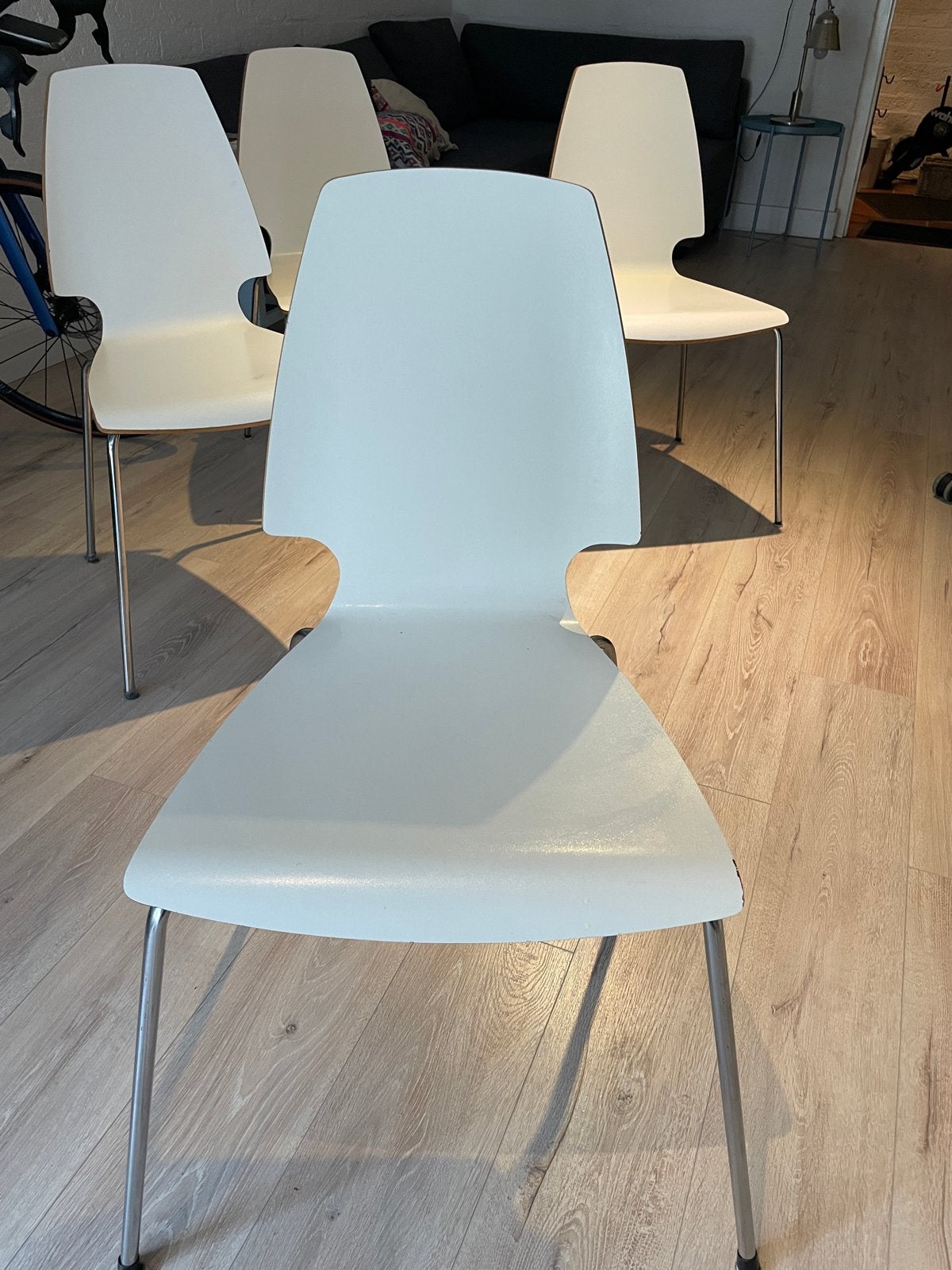 Set van 4 witte Ikea Vilmar stoelen met metalen poten, Ophalen, Gebruikt, Wit, Hout