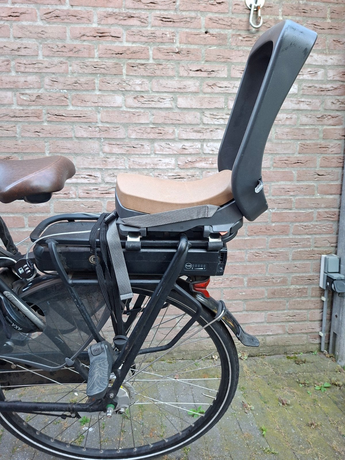 Urban iki fietsstoeltje achter (compleet), Fietsen en Brommers, Fietsaccessoires | Fietsstoeltjes, Ophalen