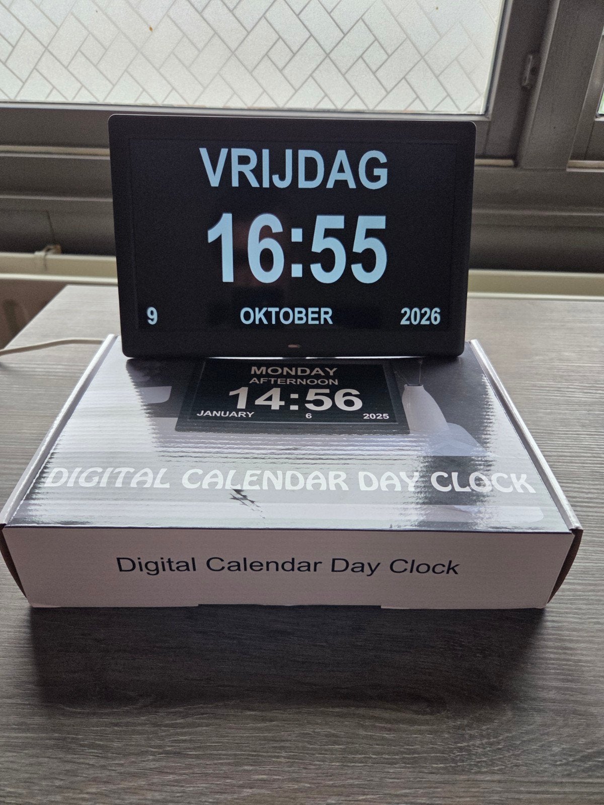 Digitale Seniorenklok - dementieklok met Kalender en Alarm, Nieuw, Ophalen of Verzenden, Analoog en Digitaal, Tafelklok