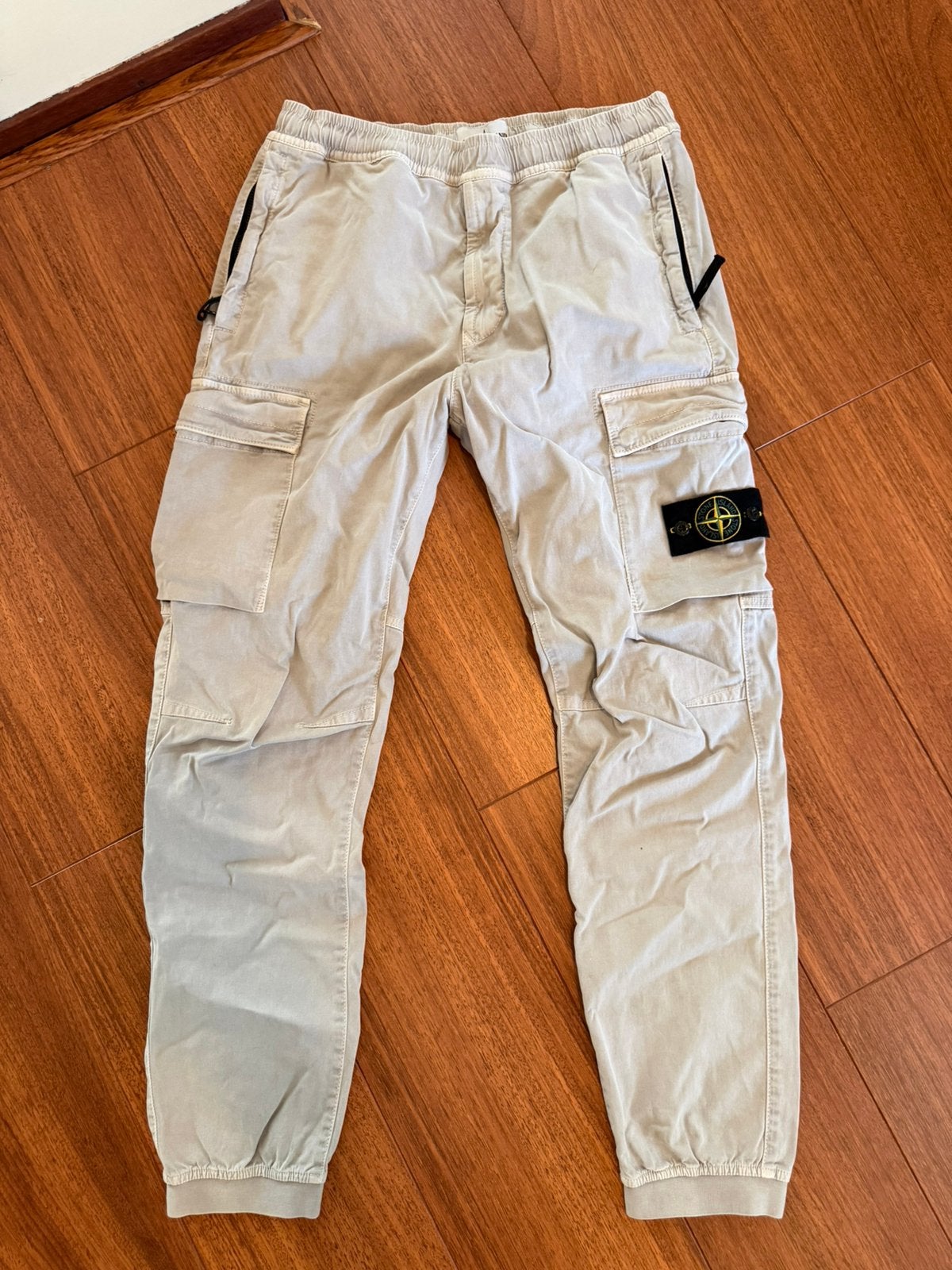 Stone Island grijse broek goede staat w32, Ophalen of Verzenden, Zo goed als nieuw, Maat 52/54 (L)