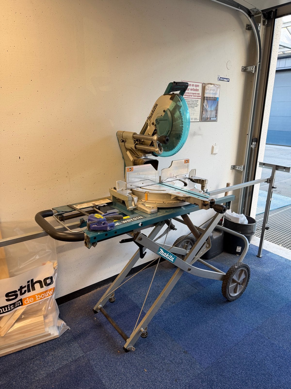 Makita DLS211 Afkortzaag met WST01N onderstel, Doe-het-zelf en Verbouw, Ophalen, 70 mm of meer, Zo goed als nieuw, Afkortzaag