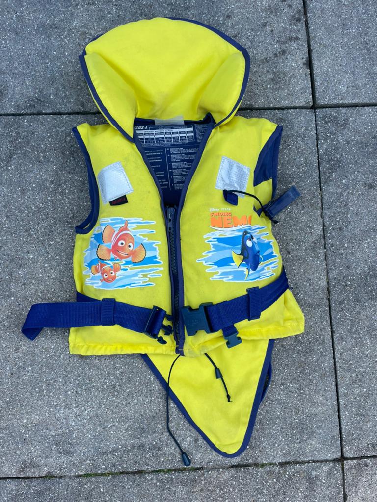 Zwemvest Lazilas 0-10kg Nemo, Watersport en Boten, Watersportkleding, Ophalen of Verzenden, Gebruikt, Kind, Reddingsvest of Zwemvest
