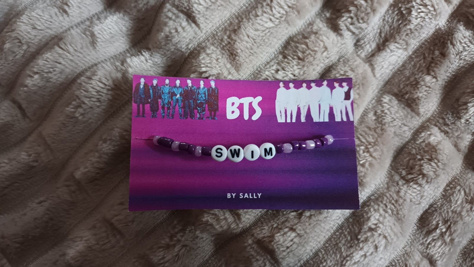 BTS SWIM kralenarmband - Handgemaakt K-Pop sieraad, Paars, Kunststof of Plastic, Nieuw, Ophalen of Verzenden