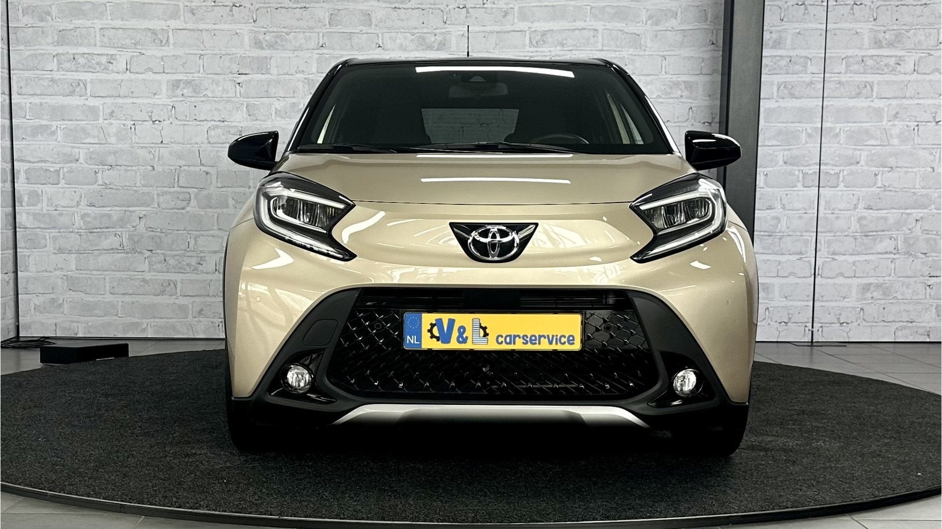 Toyota Aygo X 1.0 VVT-i S-CVT Envy / BiTone / Stoelver / Car, Stof, Gebruikt, Bruin, 4 stoelen