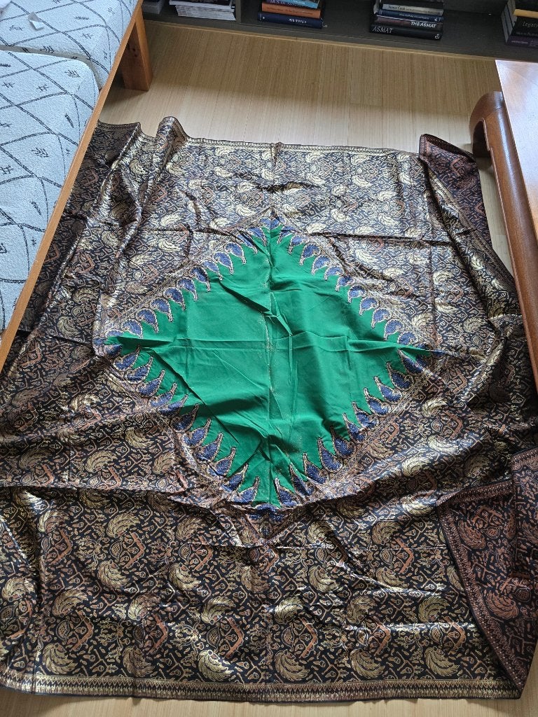 Groot Indonesisch batik tafelkleed – 206 x 236 cm groen/goud, Bruin, 120 cm of meer, Ophalen of Verzenden, Katoen
