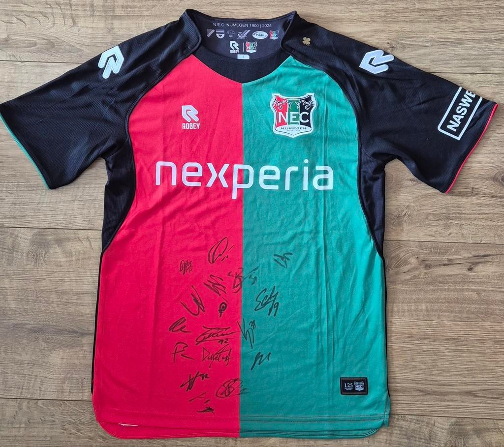 NEC voetbalshirt 2025/2026 met handtekeningen selectie NEC, Sport en Fitness, Voetbal, Maat S, Ophalen of Verzenden, Nieuw, Shirt