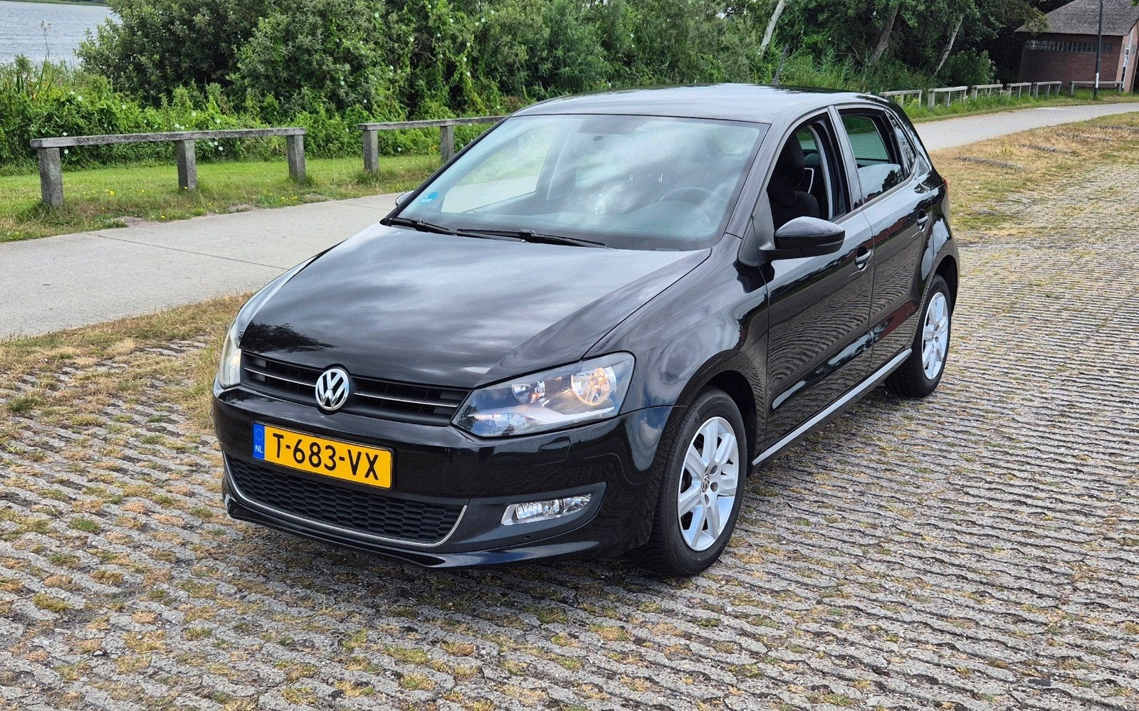 Volkswagen Polo 1.2 TSI 77KW 2011 Zwart Highline, Auto's, Voorwielaandrijving, Stof, 40 €/maand, Zwart