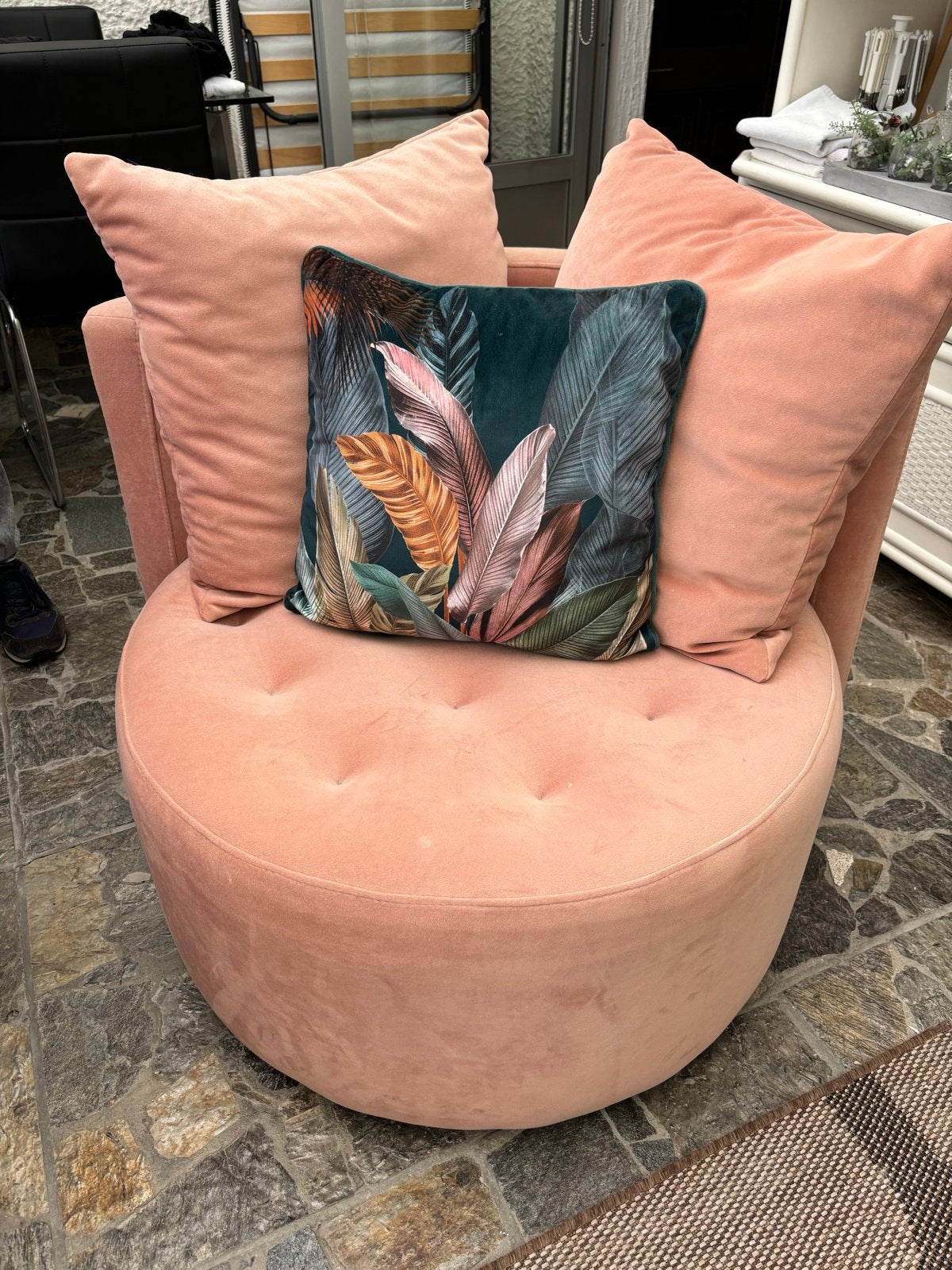 Roze Loveseat - Comfortabele en Stijlvolle Eenpersoonsbank, Huis en Inrichting, Ophalen, Zo goed als nieuw, Stof, 100 tot 125 cm