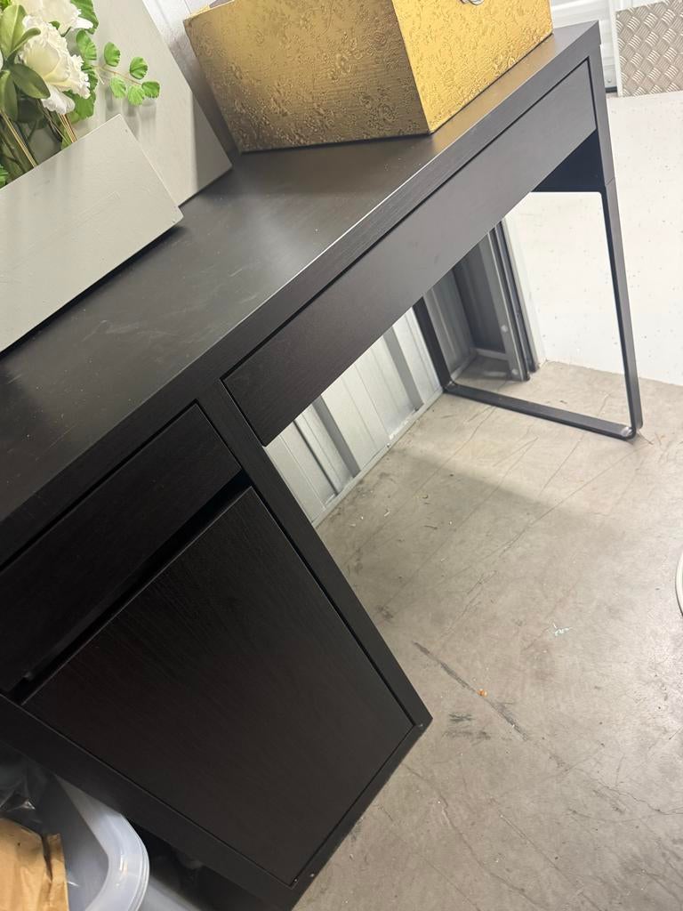 IKEA Micke bureau - Zwartbruin, met lades, Ophalen, Zwart, Gebruikt, Met lades