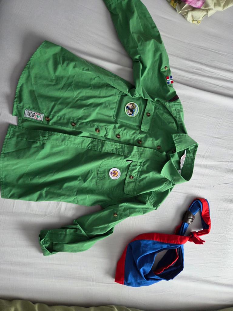 Scoutfit Welpen Blouse Mt 140 +zakboekje Welpen das Hanckema, Verzenden, Zo goed als nieuw