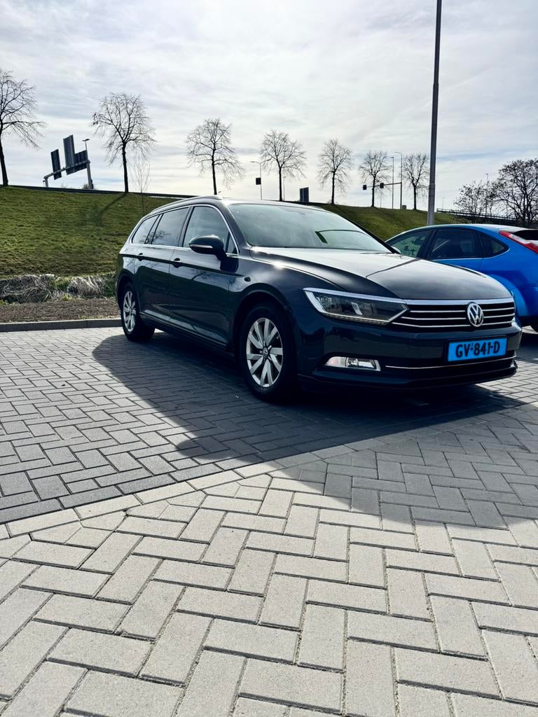 Volkswagen Passat 1.6 TDI 88KW BMT Variant DSG 2015 Grijs, Auto's, Stof, Euro 6, 4 cilinders, Origineel Nederlands