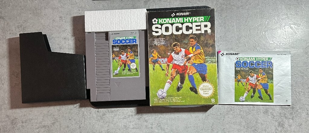 Konami Hyper Soccer compleet, 2 spelers, Ophalen of Verzenden, Zo goed als nieuw, Vanaf 3 jaar