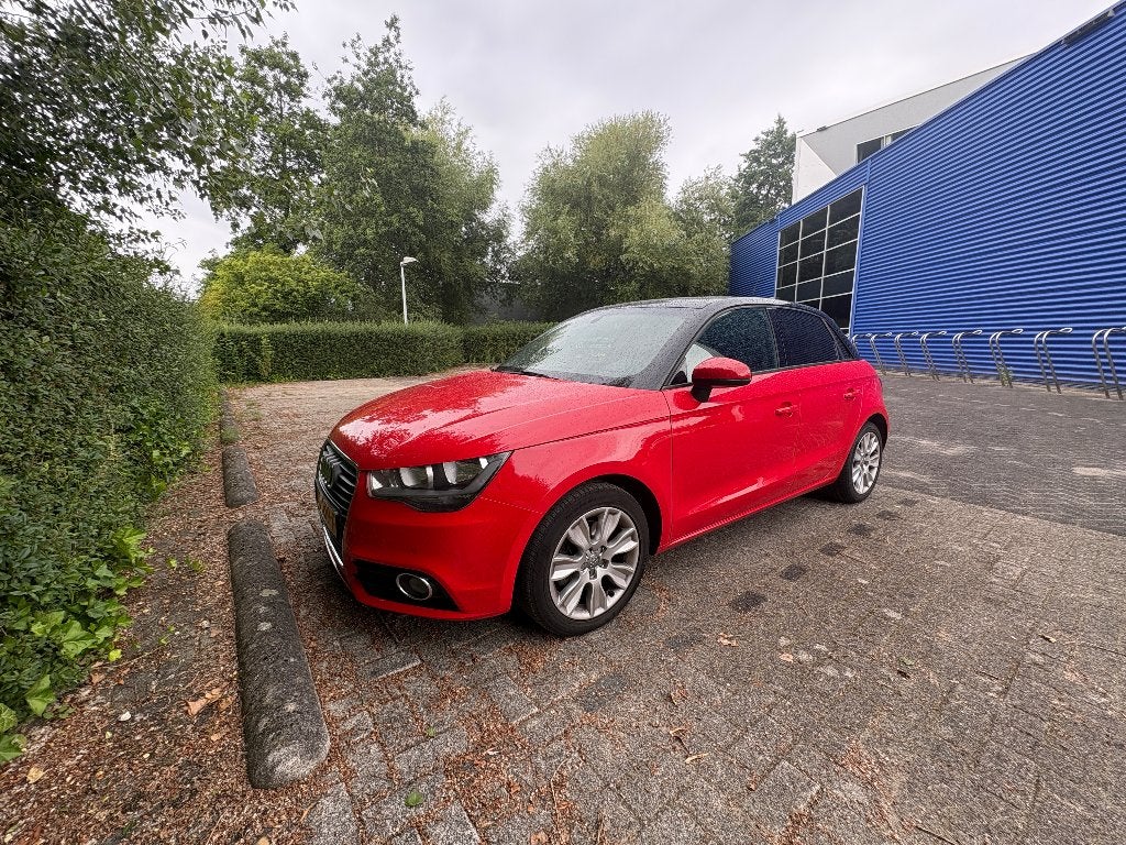Audi A1 1.4 Tfsi Sportback 2013 Rood + set winterbanden, Auto's, Audi, Voorwielaandrijving, A1, Zwart, 4 cilinders