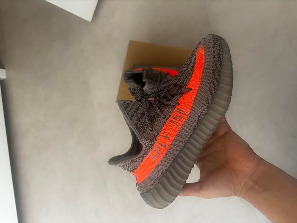 Yeezy 350 beluga reflective, Ophalen of Verzenden, Zo goed als nieuw, Overige kleuren