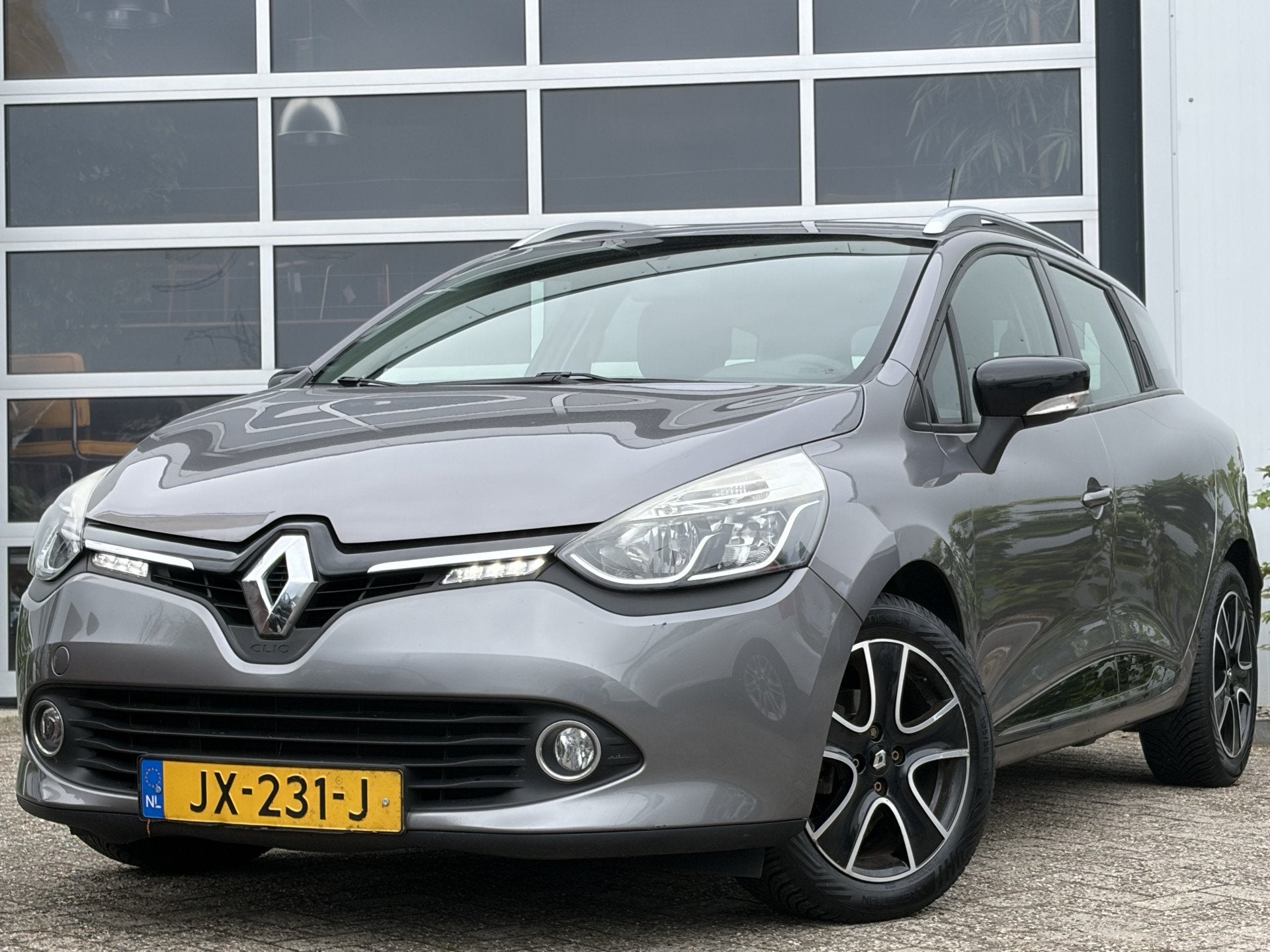 Renault Clio Estate 0.9 TCe Expression 90pk | Audio-navigati, Voorwielaandrijving, 898 cc, Stof, Gebruikt