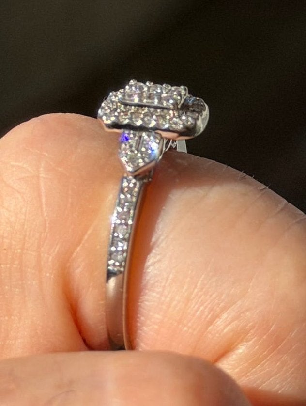Nieuwe prachtige witgouden ring met 50 natuurlijke diamanten, Nieuw, Ophalen of Verzenden, 17 tot 18, Met edelsteen