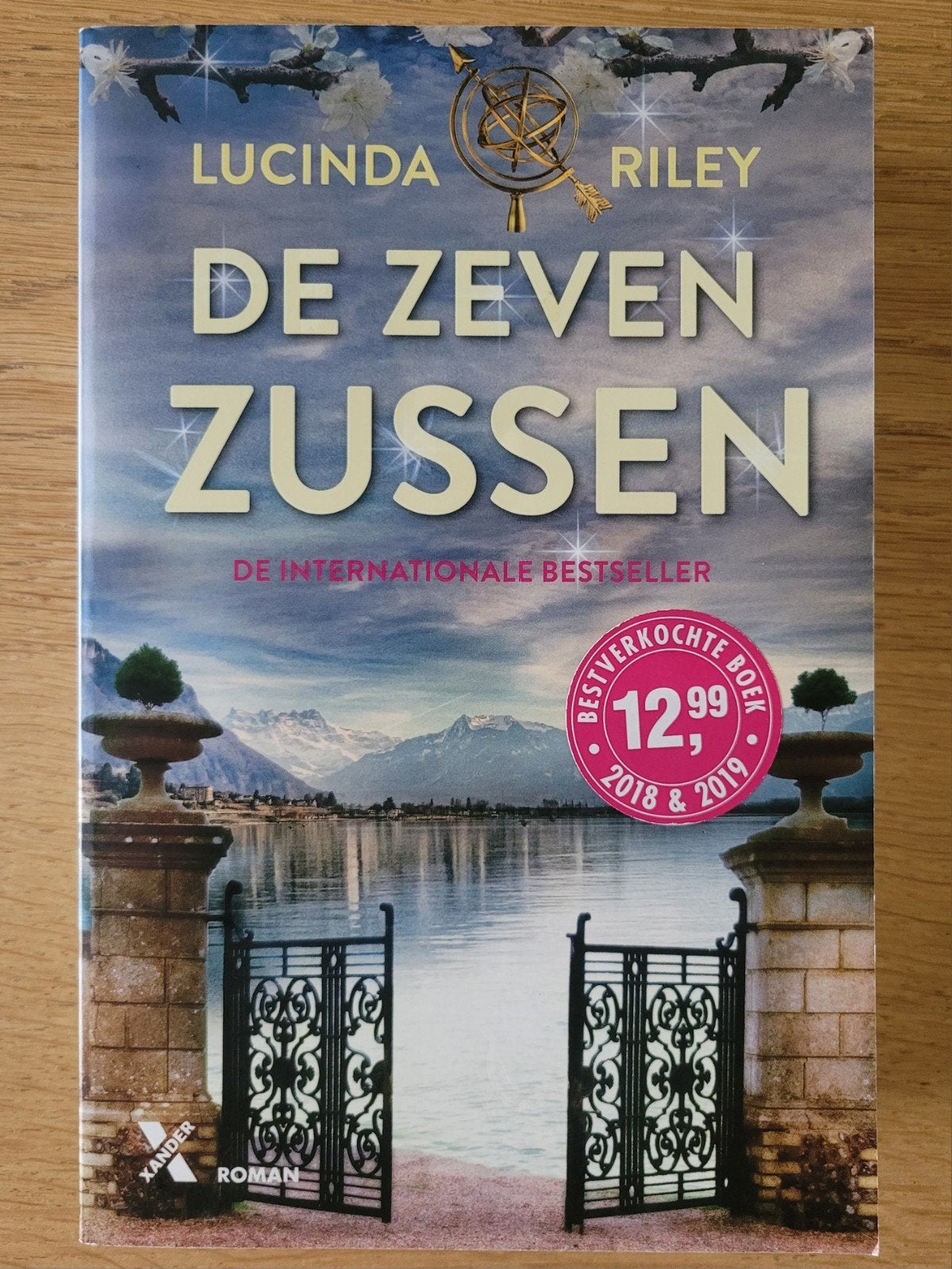 DE ZEVEN ZUSSEN, Lucinda Riley, prachtige roman, ZGAN!!!, Ophalen of Verzenden, Zo goed als nieuw