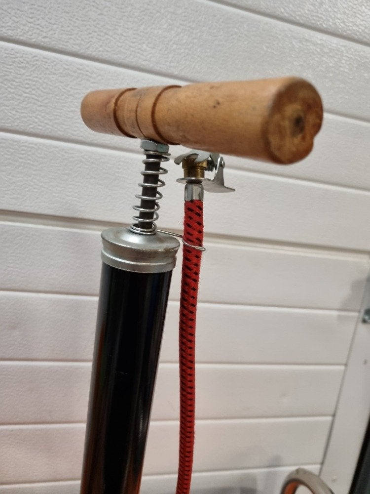 fietspomp metaal op plank, Ophalen of Verzenden, 'T Olde Gre-j, Info@toldegrej.nl, Endepoelstraat 20f Didam