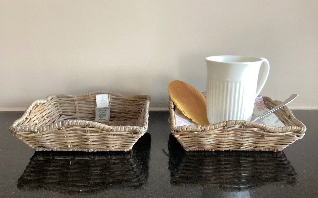 Set RIVIERA MAISON rotan mini dienbladen, Overige materialen, Vierkant, Ophalen of Verzenden, Zo goed als nieuw