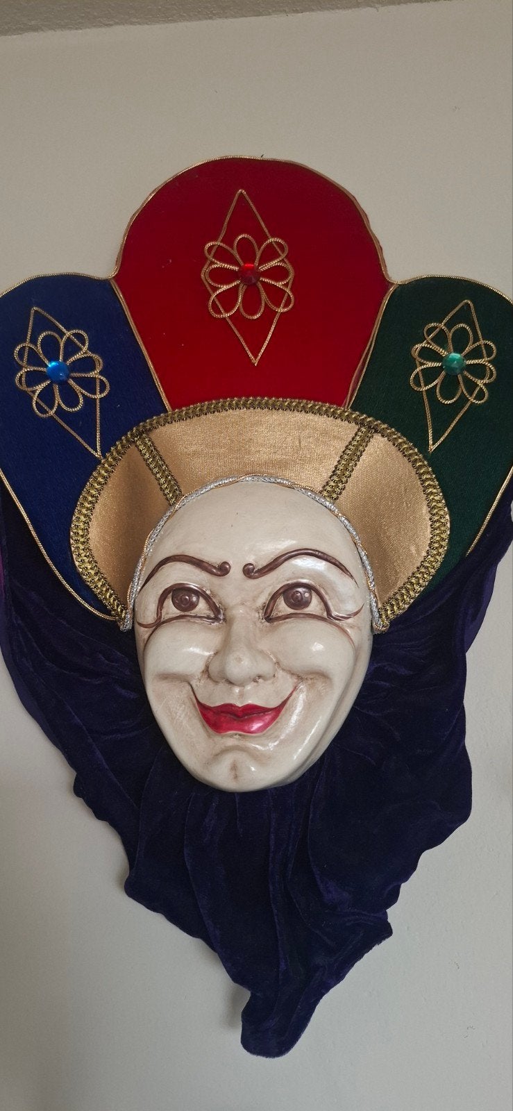 Oud Venitiaans masker van papier -maché om op te hangen, Ophalen, Gebruikt