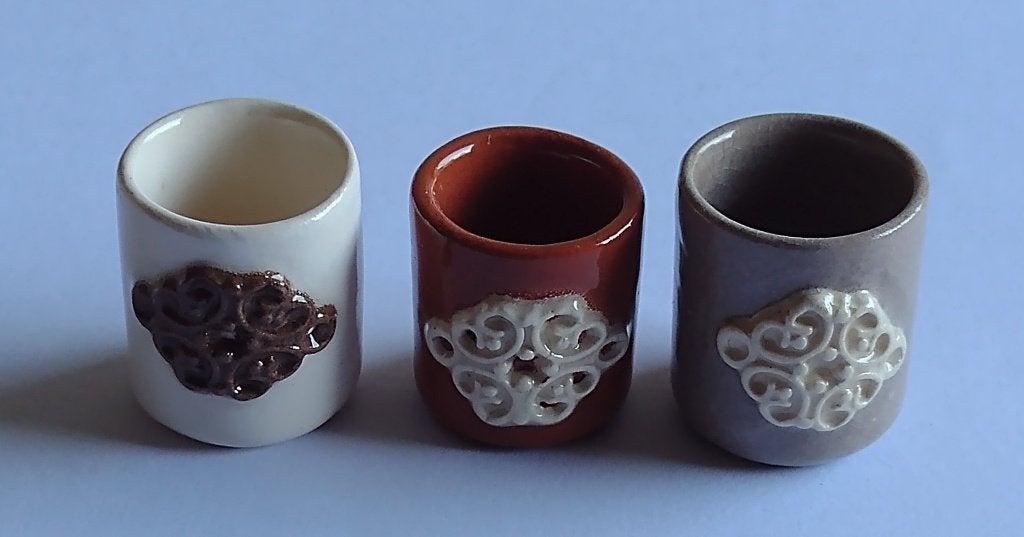 geglazuurd bloempotje met ornament hoogte 2,3 cm / Fennicole, Ophalen, Nieuw, Gebruiksvoorwerp