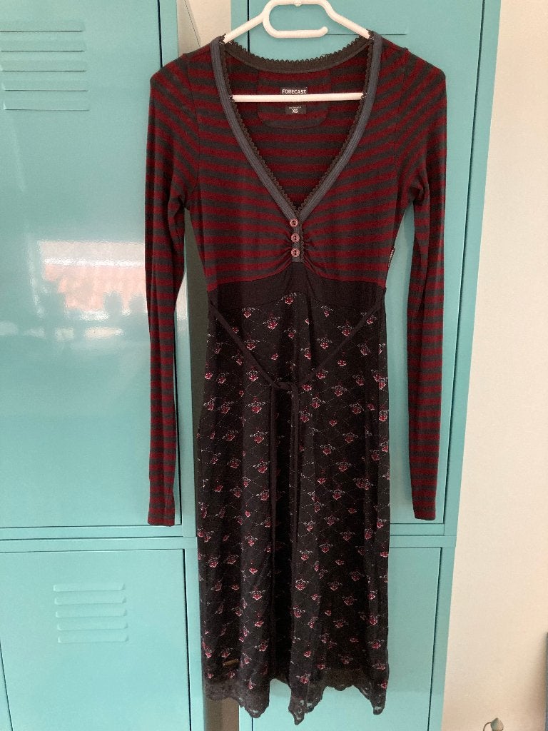 Jurk Forecast gestreept-gebloemd bordeaux rood/zwart – XS, Kleding | Dames, Meerkleurig, Ophalen of Verzenden, Maat 34 (XS) of kleiner