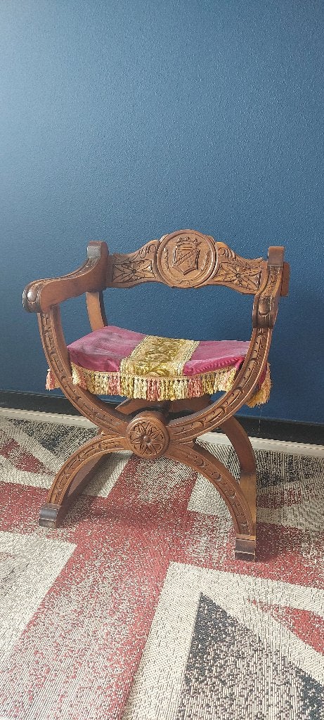Antieke vintage kasteelstoel, Ophalen