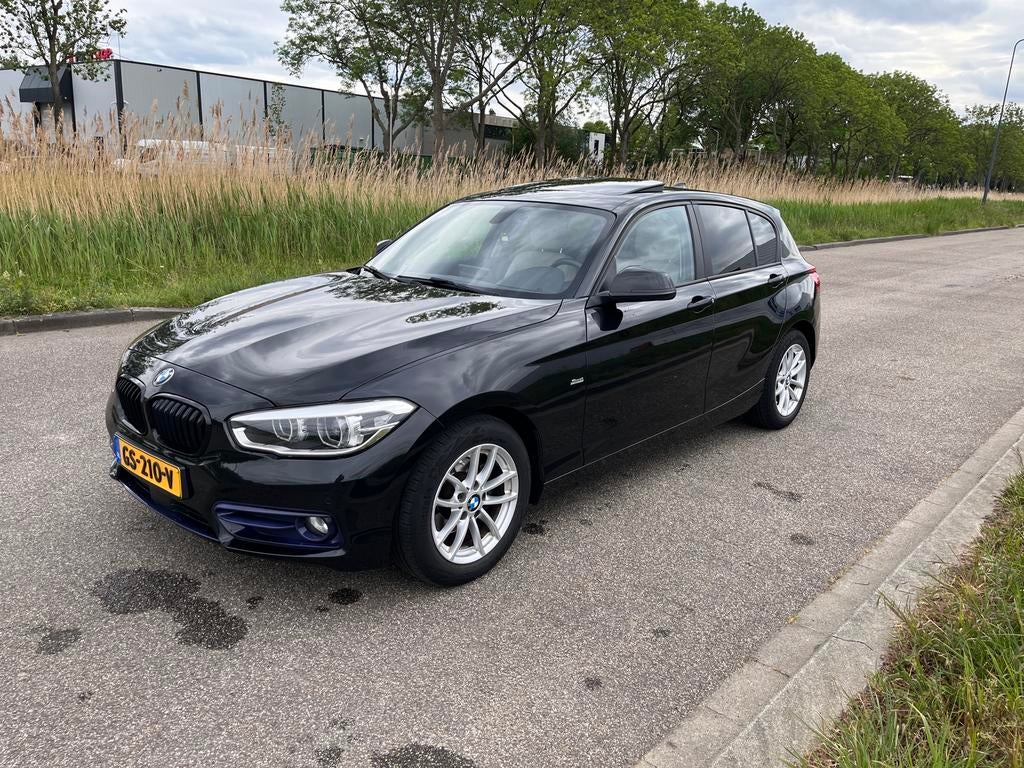 BMW 116d Sport Line Automaat |Leder |Pano |ACC |LED |Keyless, Auto's, Beige, Zwart, Particulier, 3 cilinders