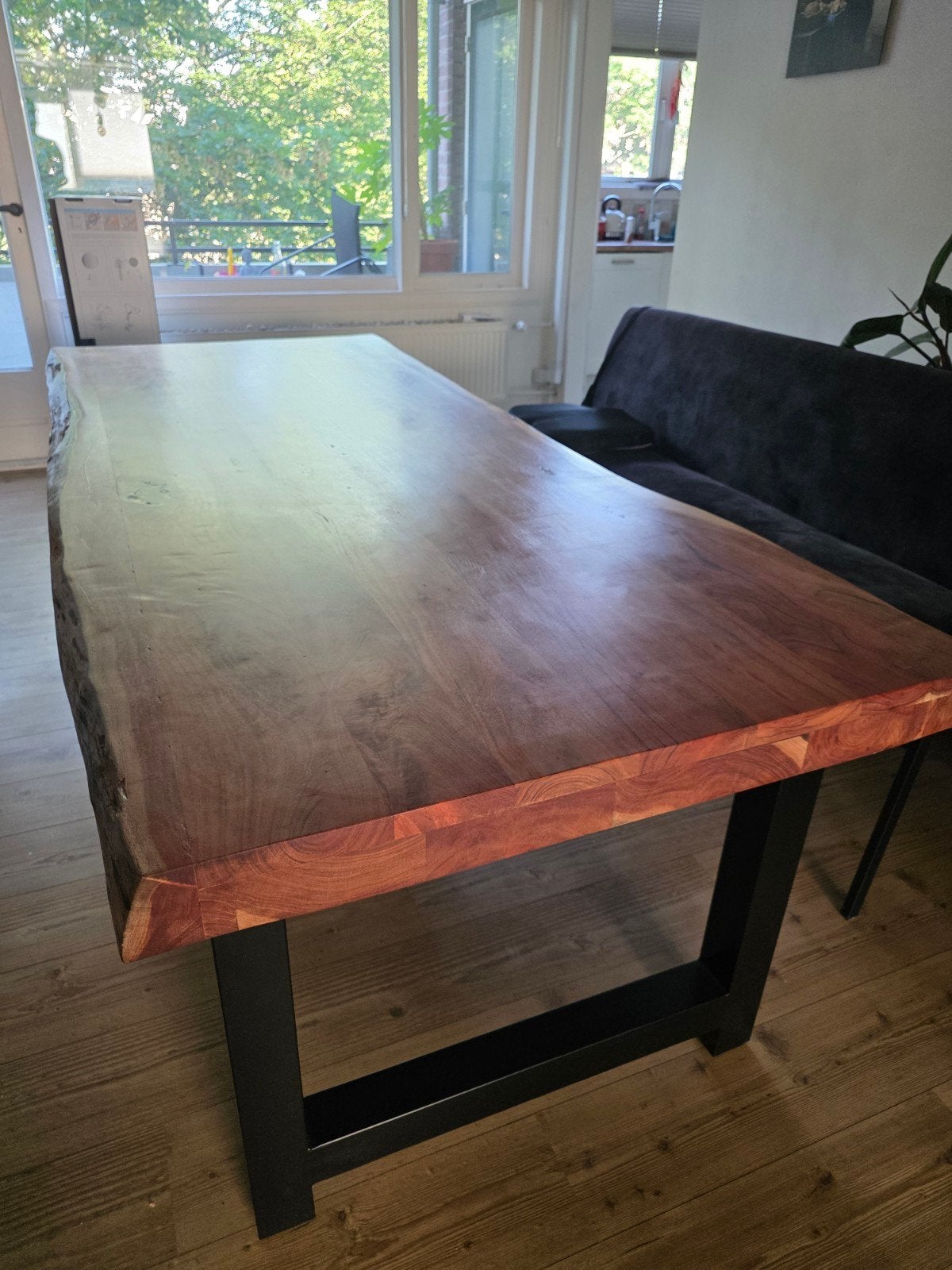 Massieve boomstam eettafel met metalen onderstel, Ophalen, Gebruikt, 200 cm of meer, 50 tot 100 cm