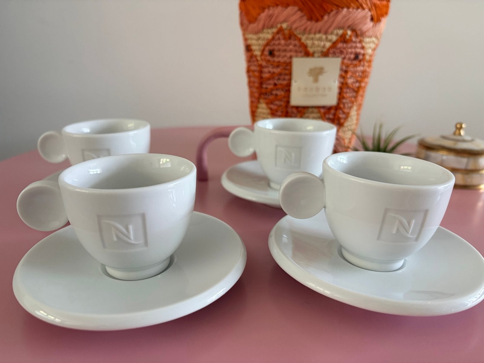 Nespresso espresso koffiekopjes met schotels - set van 4, Overige merken, Keramiek, Ophalen of Verzenden, Zo goed als nieuw