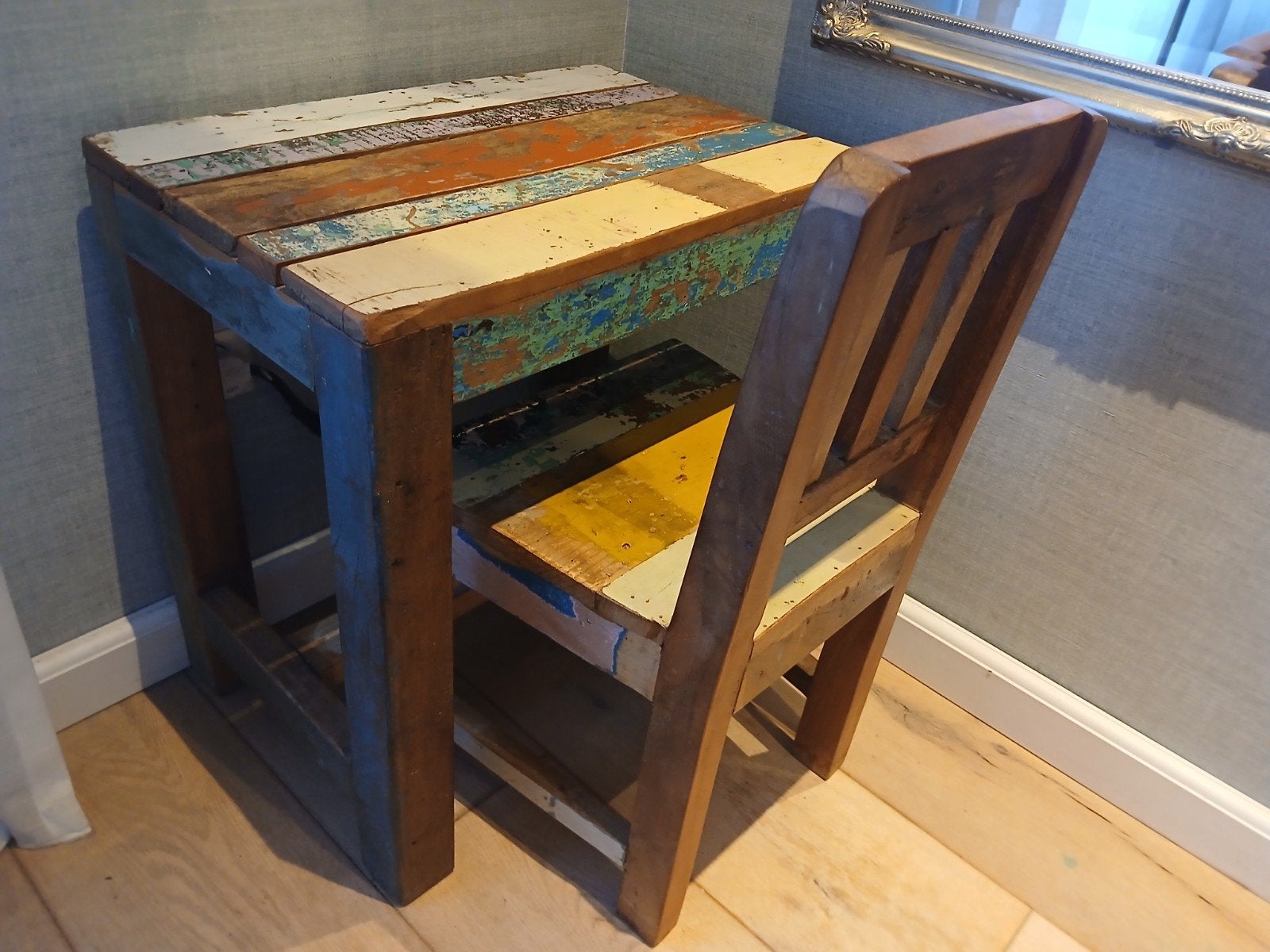 Leuke kindertafel met kinderstoel van gerecycled hout, Huis en Inrichting, Ophalen, Zo goed als nieuw, 45 tot 65 cm, Minder dan 55 cm