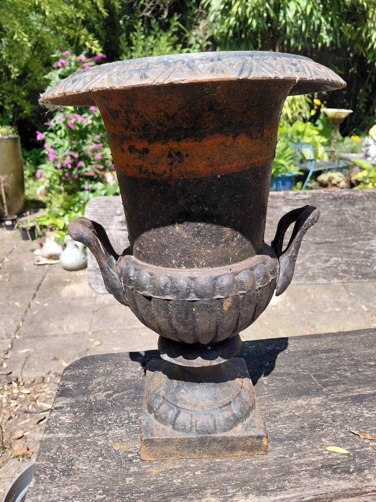 Antieke gietijzeren urn/plantenbak, Ophalen of Verzenden